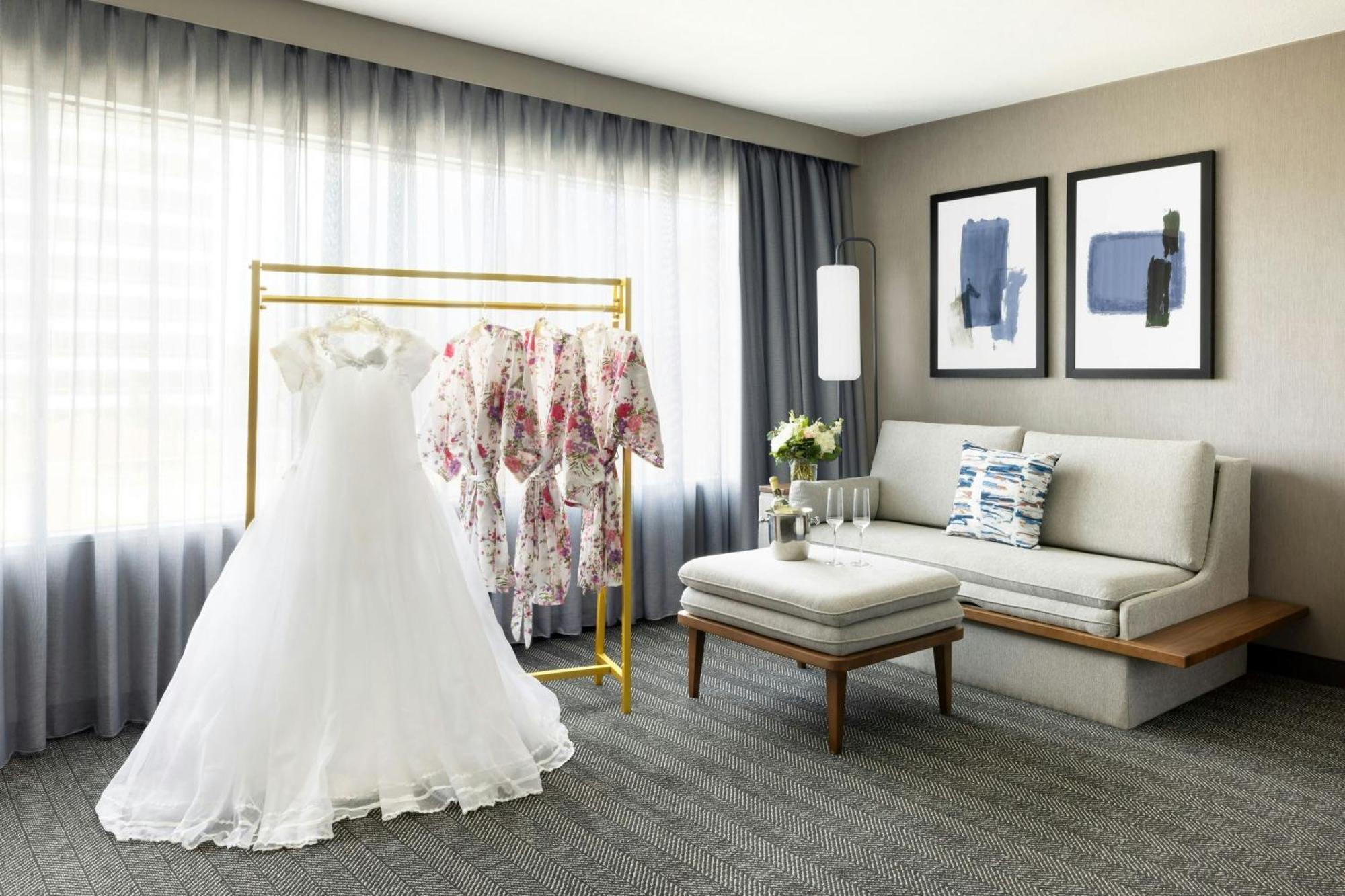 Courtyard By Marriott Los Angeles Woodland Hills — Photos 1